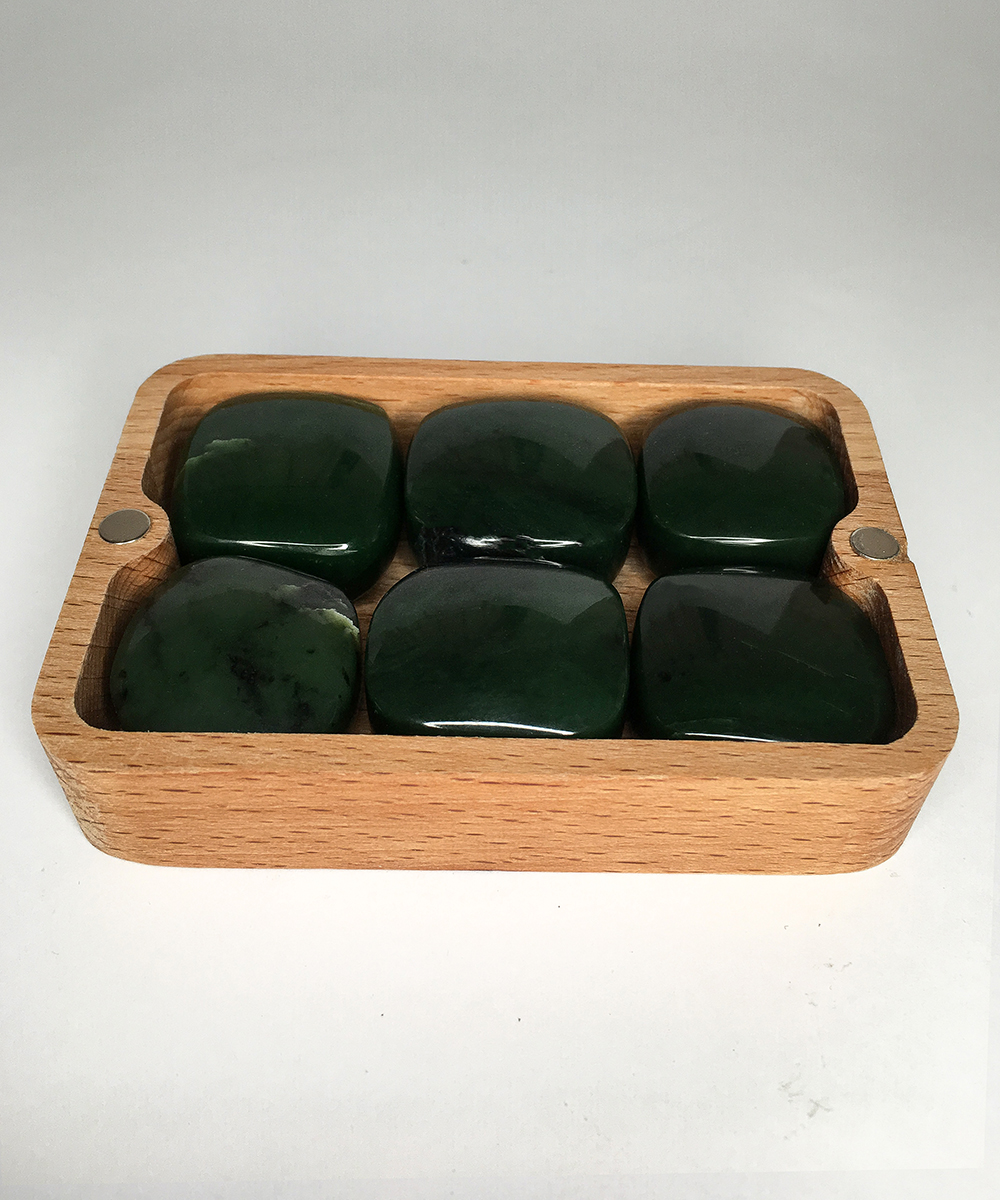 Камни из нефрита для виски в подарочной деревянной коробке от магазина Эстетика Ночи